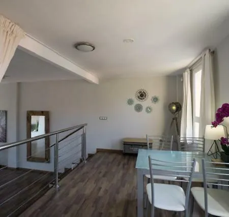 Spacious Loft With Views *